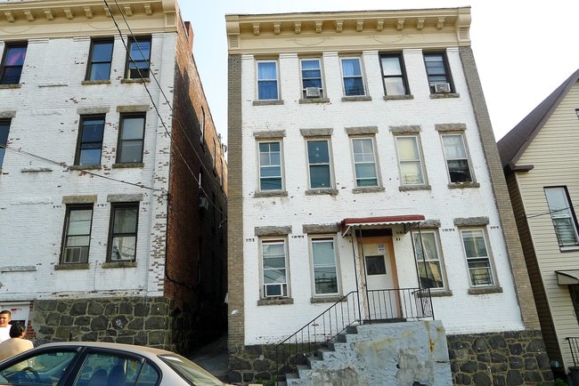 Primary Photo - 112 Maple St