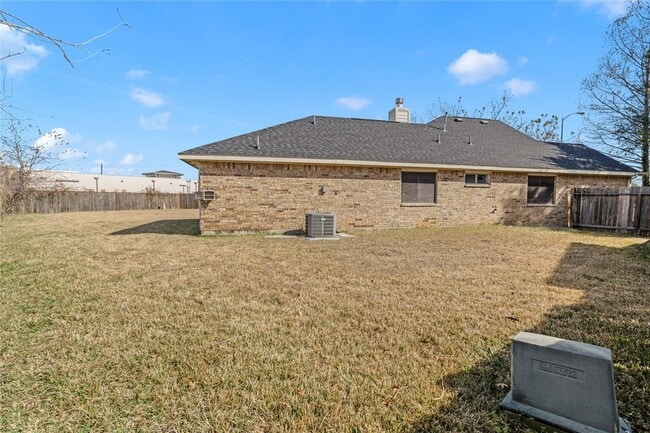 Building Photo - 12602 Stratford Heights Dr