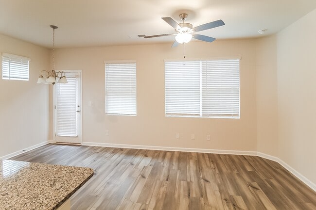 Building Photo - 2857 Saratoga Lake View
