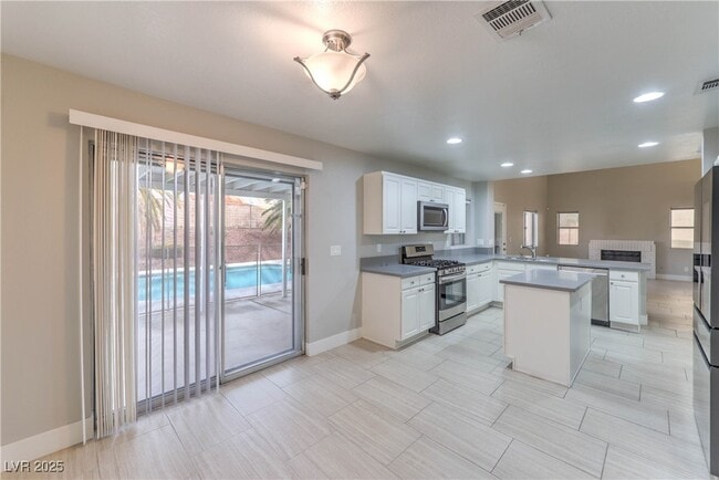 Building Photo - 20 Fantasia Ln