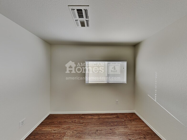 Building Photo - 1133 S 111th Cir