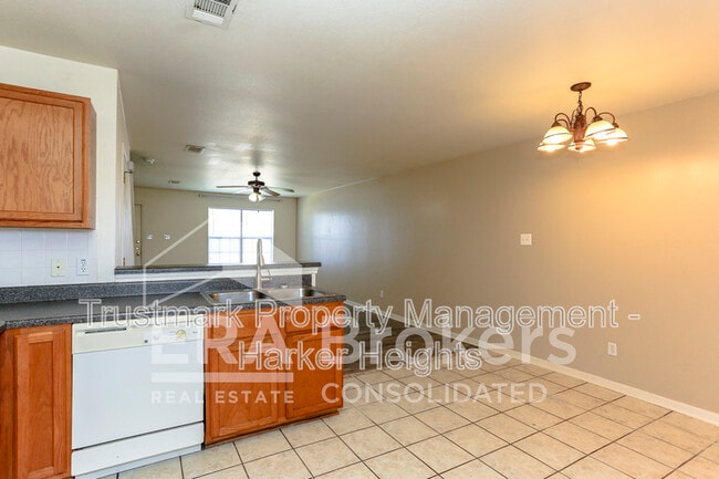 Building Photo - 707 S Amy Ln