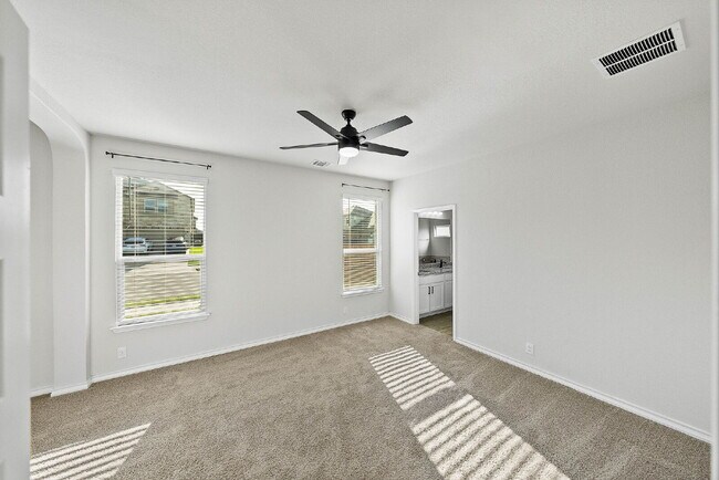 Building Photo - Spacious 5-Bedroom Rental on Oversized Cor...