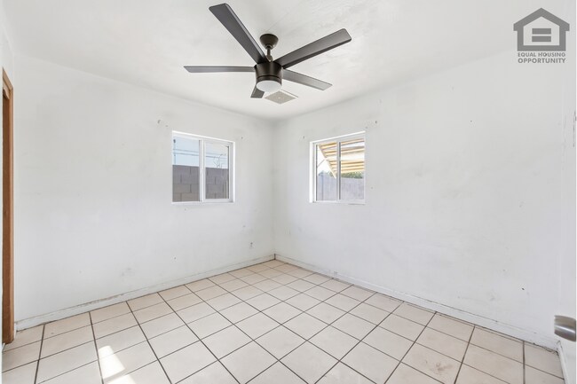 Building Photo - 6532 N 19th Dr