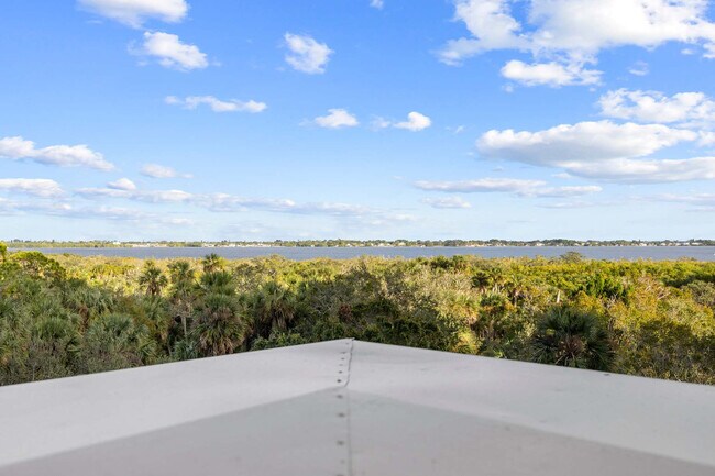 Building Photo - 605 Kemp St