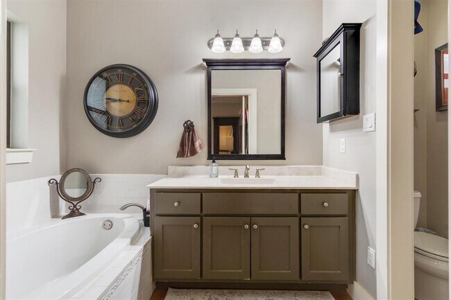 Building Photo - 1400 Cuernavaca Dr N