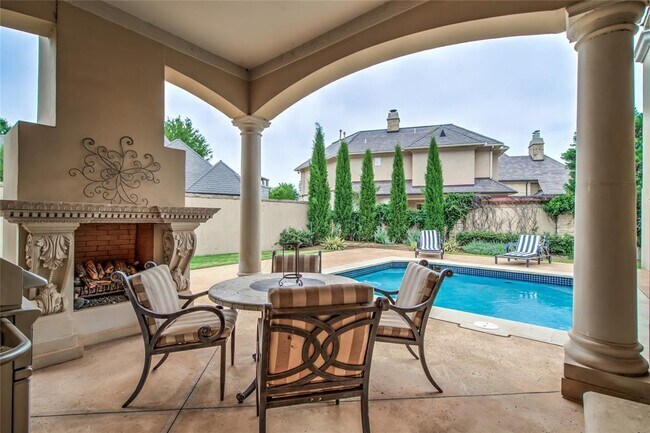 Building Photo - 5701 Mistletoe Ct