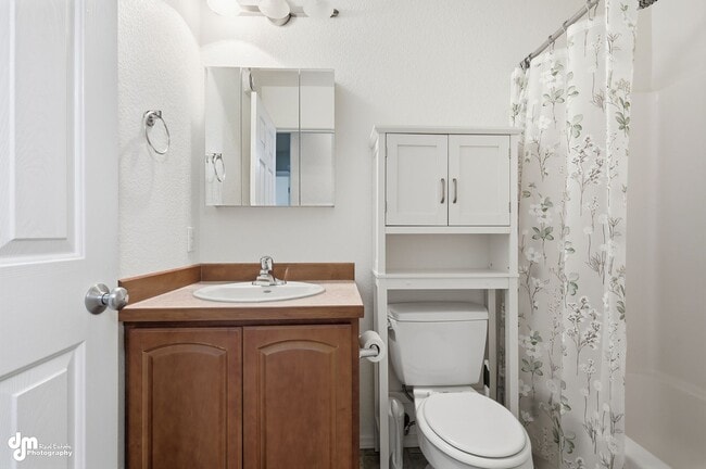 Building Photo - 3 BEDROOM | 2 BATHROOM | 2 CAR GARAGE