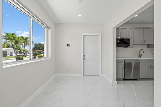 Building Photo - 230 NW 33rd Terrace