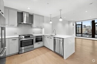 Building Photo - 40 Traveler St