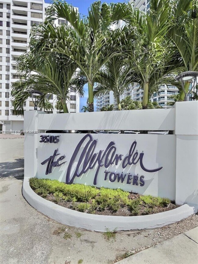 Building Photo - 3505 S Ocean Dr