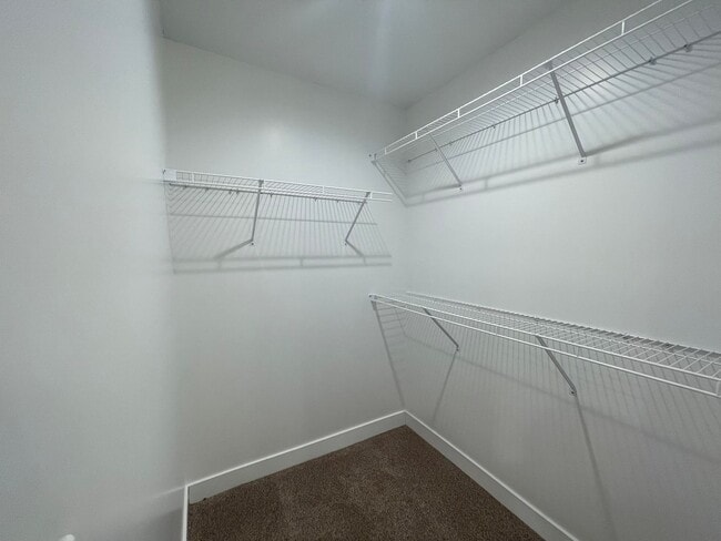 Building Photo - Three Bedroom Townhouse in Portage