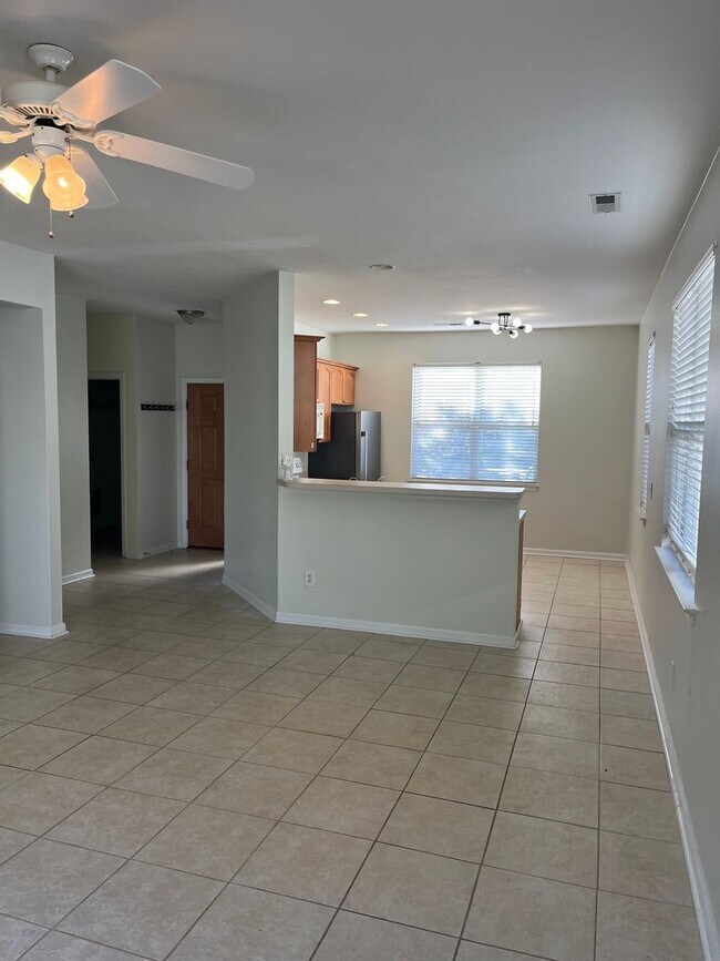 Building Photo - Great Neighborhood with Community Pool