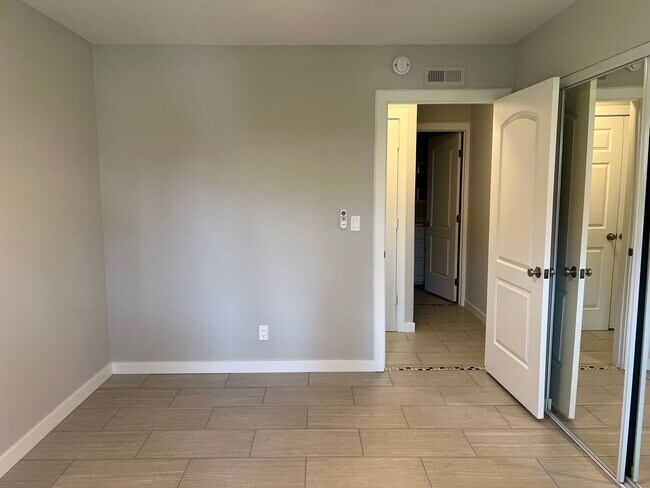 Building Photo - 3 Bedroom, 2 Bathroom