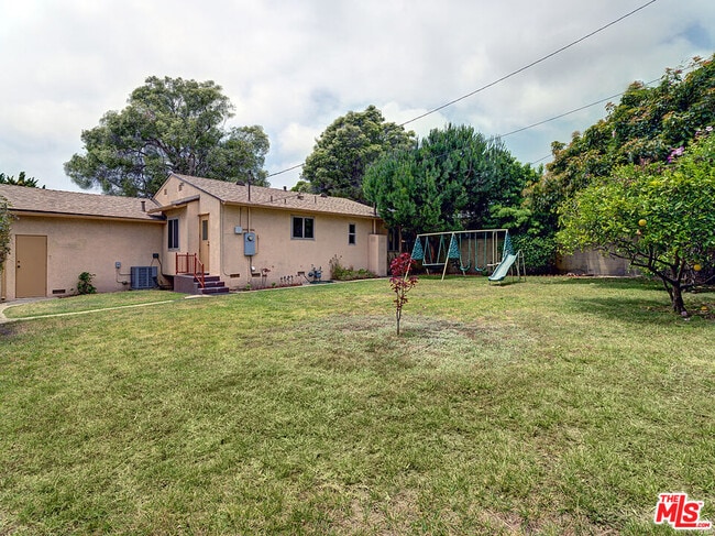 Building Photo - 8716 Bleriot Ave