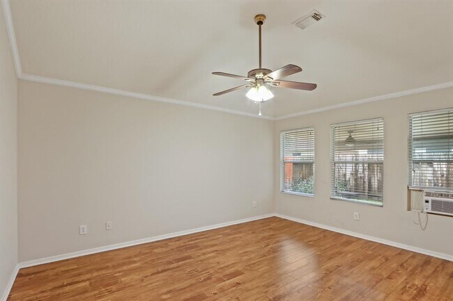 Building Photo - 15511 Fir Woods Ln