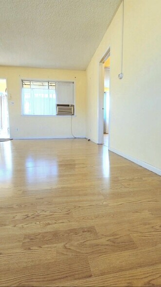 Living rm - 2239 N Frederic St