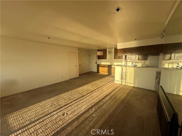 Building Photo - 555 Esplanade