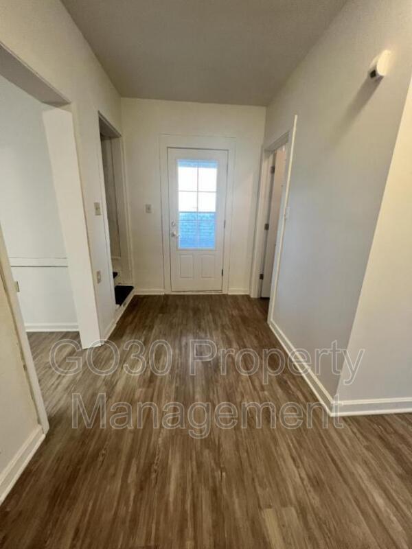 Building Photo - 403 Steel St