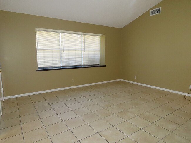 Building Photo - 11782 S Hillcreek Rd