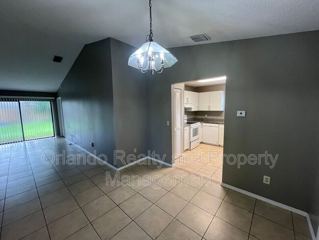 Building Photo - 1102 Dees Dr