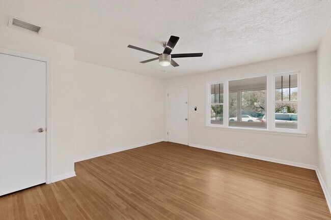 Building Photo - 714-714 Madison St NE