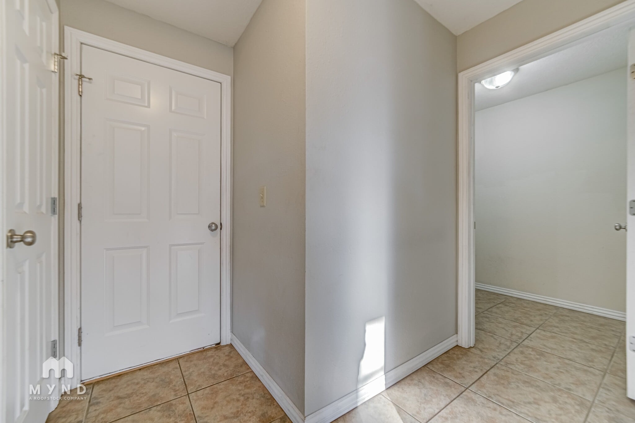 Building Photo - 112 N Peach Brook