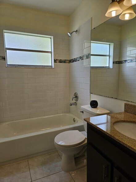 Hall Bath - 1000 Martin Blvd
