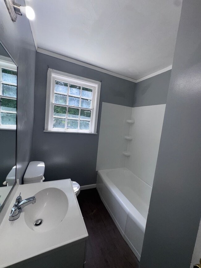 Building Photo - 3 bedroom/1 bath home