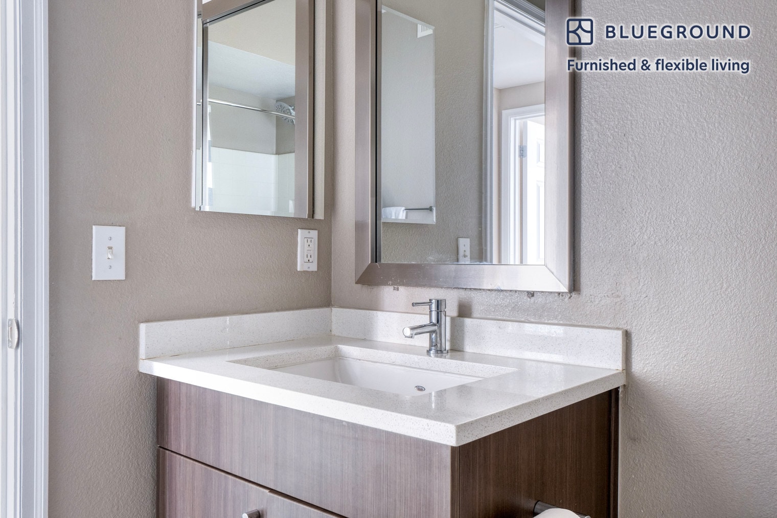 Building Photo - 1263 Lakeside Dr