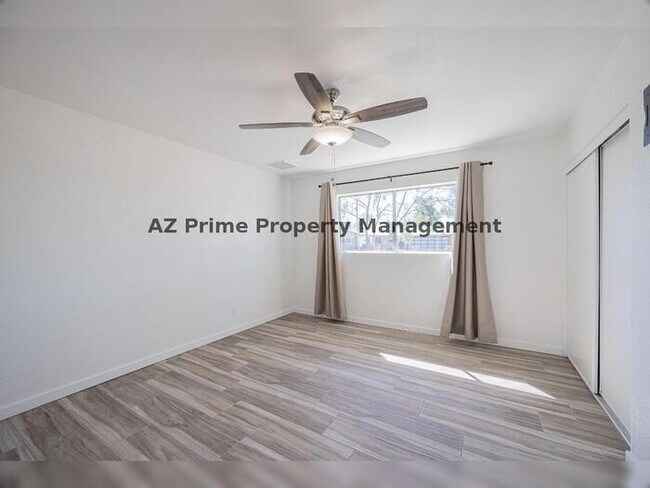 Building Photo - 8518 E Rancho Vista Dr