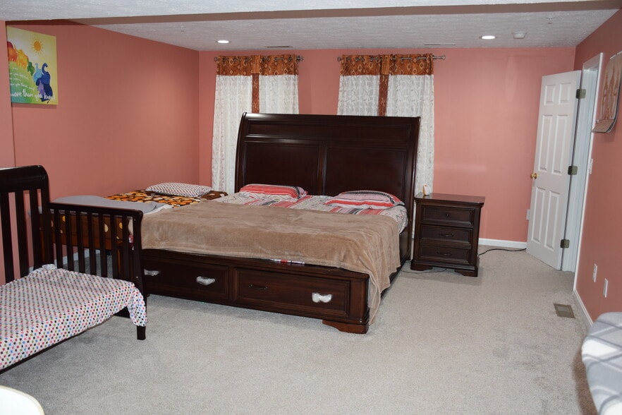 Master Bed - 27 Georgetown Dr