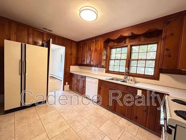 Building Photo - 1607 Azalea Dr