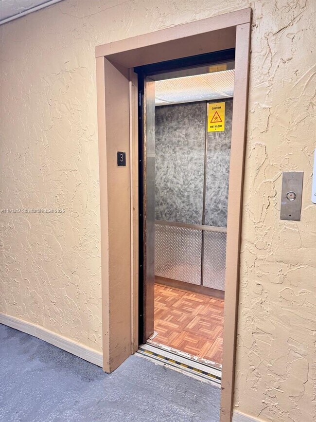 Building Photo - 5201 Geneva Ct