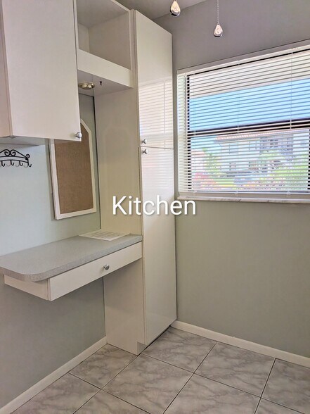 Building Photo - 7190 Golf Colony Ct