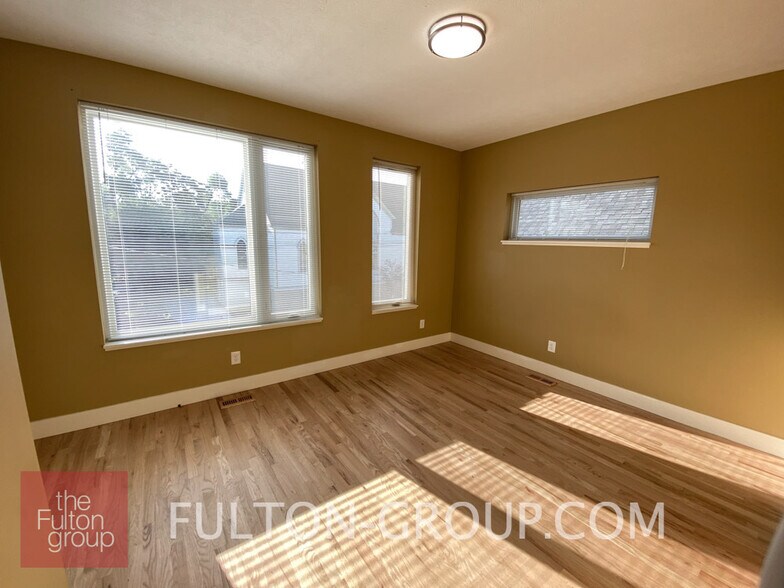 Building Photo - 107 Diamond Ave SE