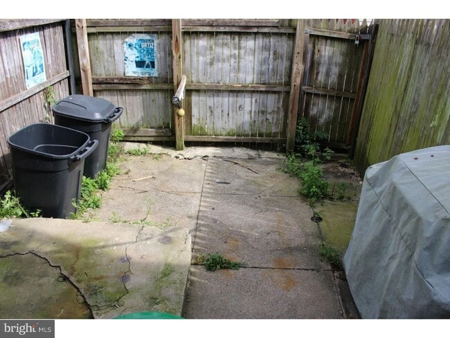 Building Photo - 4-bedroom home in the heat of Reading!