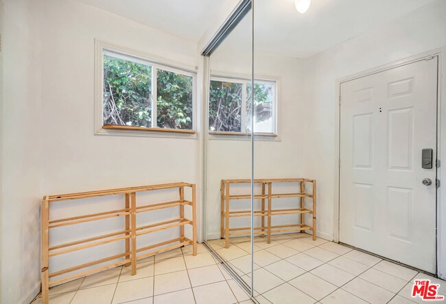 Building Photo - 15157 Valleyheart Dr