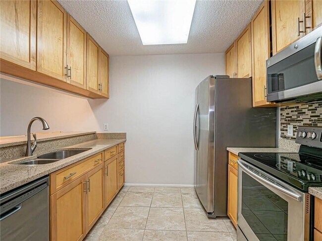 Building Photo - 28 Plantation Dr