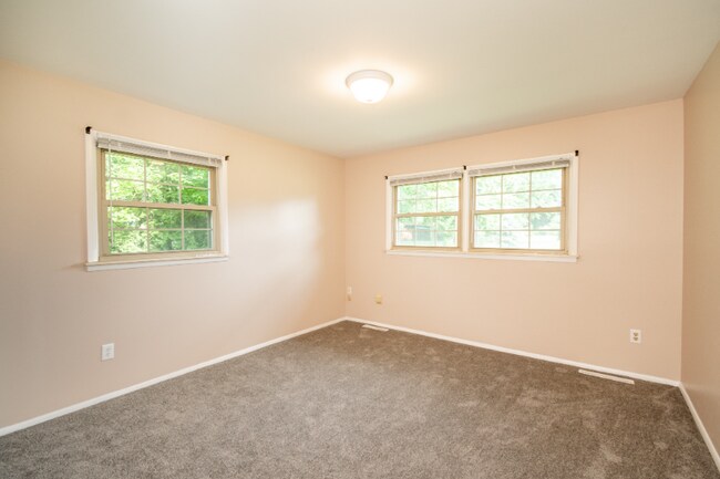 Building Photo - 1239 Ashover Dr