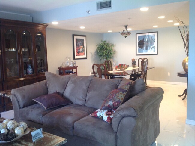 Building Photo - 7950 E Camelback Rd