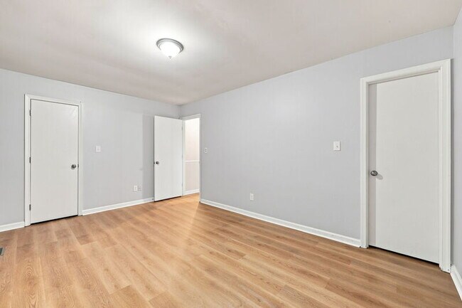 Building Photo - 839 Dalewood Dr