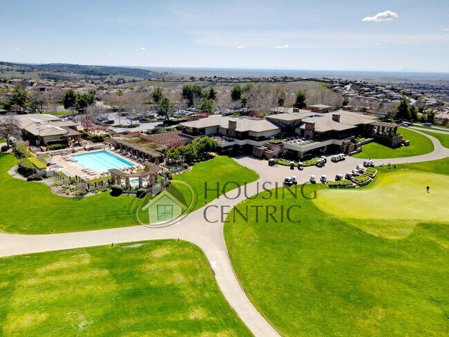 Building Photo - Executive Gated Serrano Golf-Course Home with Views of the 16th Hole!