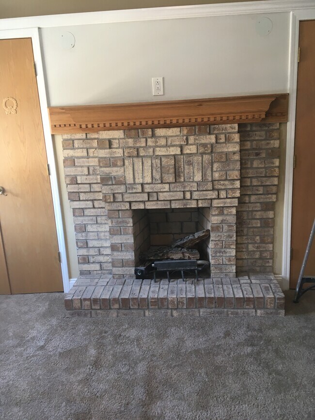 Building Photo - 1918 Larkins Way