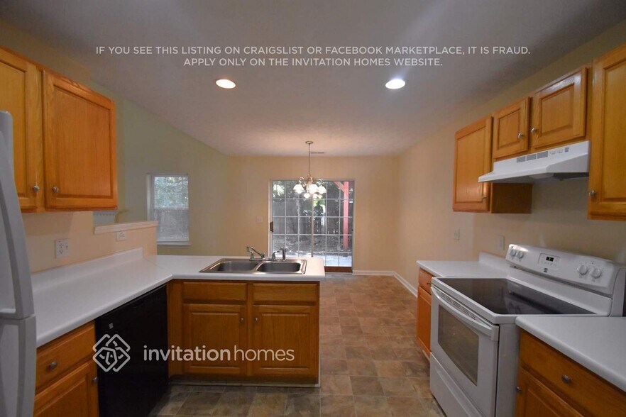 Building Photo - 2235 Lexington Ln