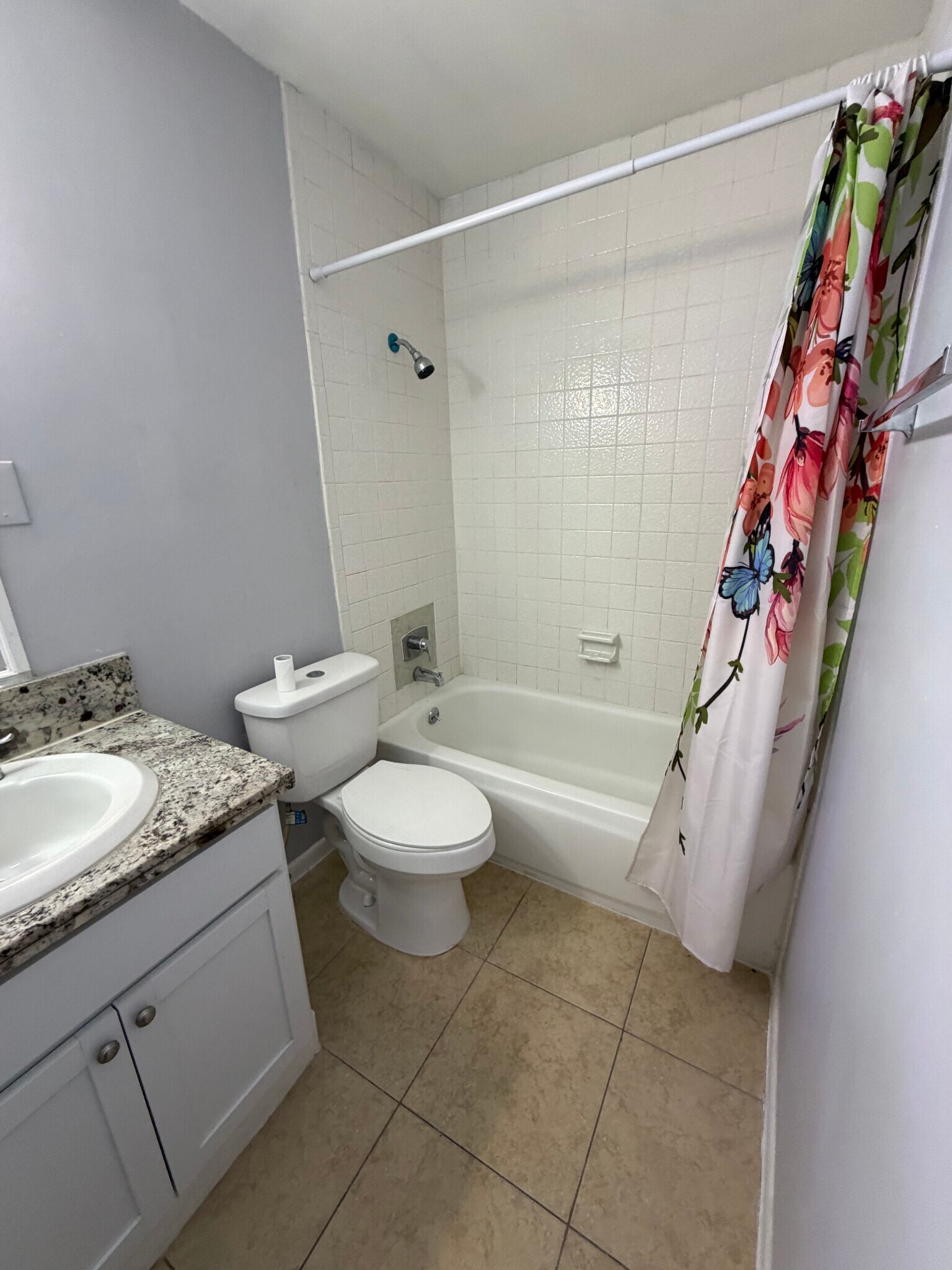 Second full bathroom with updated finishes and tub/shower combination. - 8427 Hearth Dr