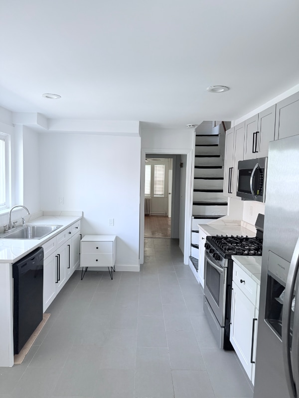 Primary Photo - 6 Parkman St