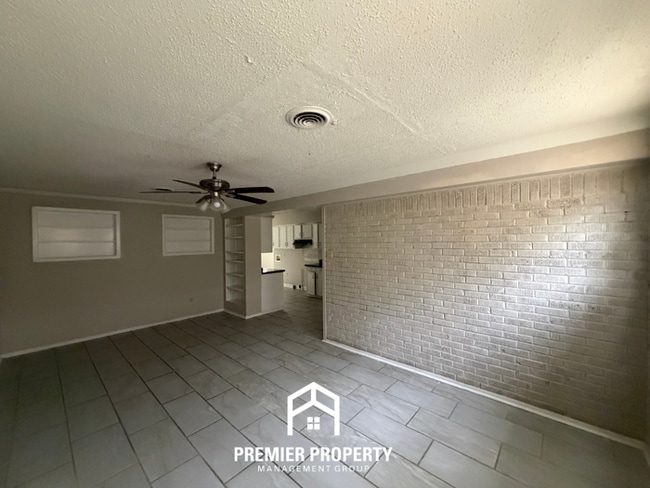 Building Photo - 4469 Leatherwood Ave