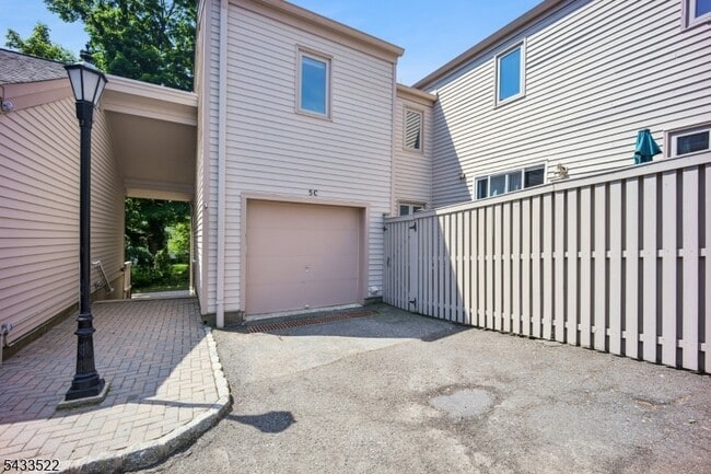 Building Photo - 5E Somerset Hills Village