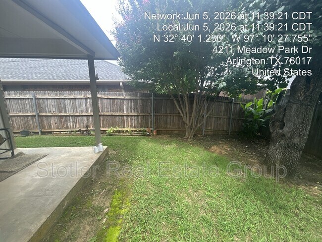 Building Photo - 4211 Meadow Park Dr